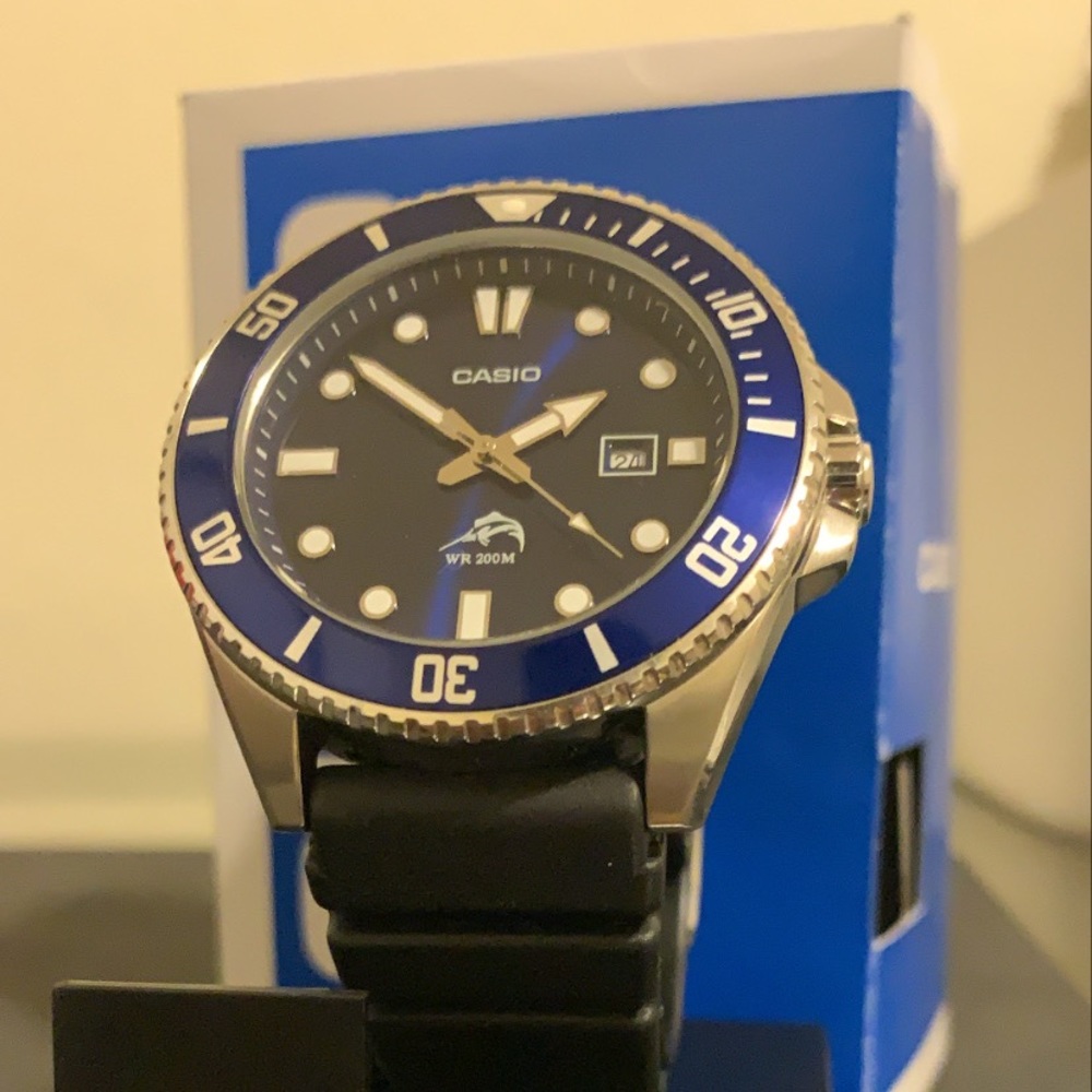 * SOLD *Casio MDV-106B (Men‘s Quartz Watch)